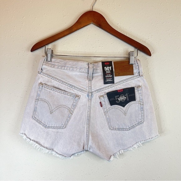 Levi’s 501 Hi Rise Women’s Light Blue Pink Tint Raw Hem Shorts/Sz:28 - Picture 2 of 7